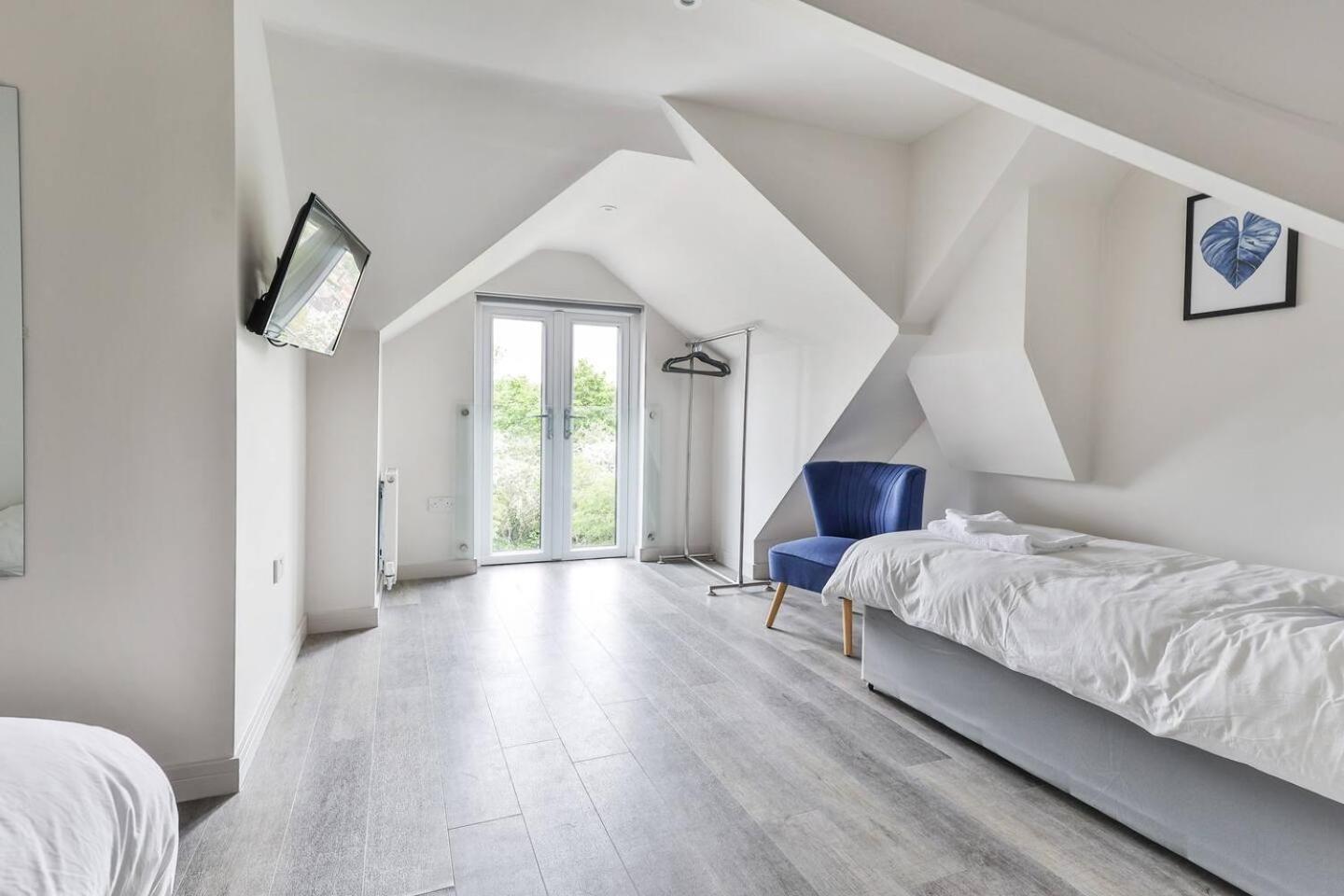 Newly Renovated 3 Bed 2 Bath Apartment & Parking Sheffield Bagian luar foto