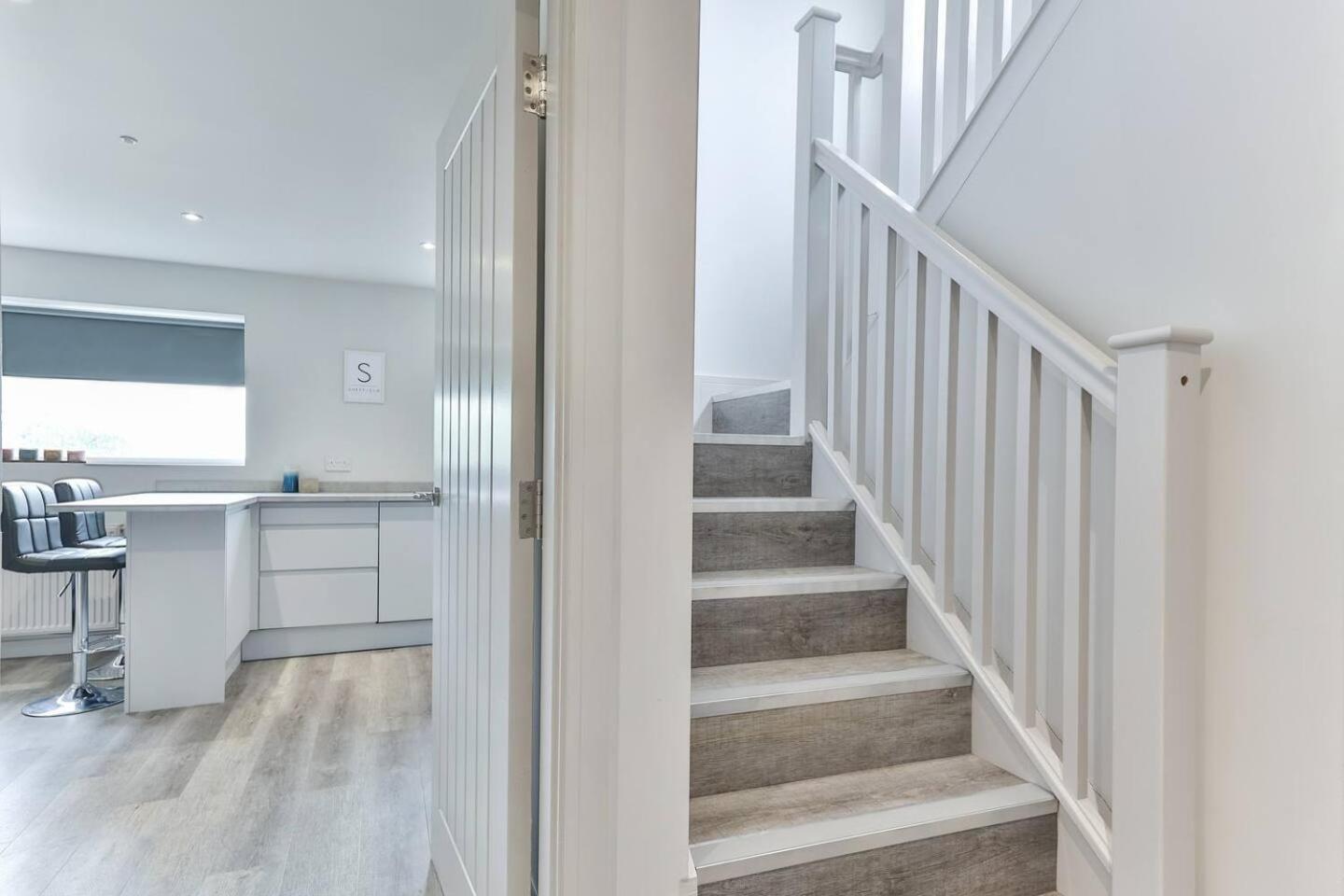 Newly Renovated 3 Bed 2 Bath Apartment & Parking Sheffield Bagian luar foto