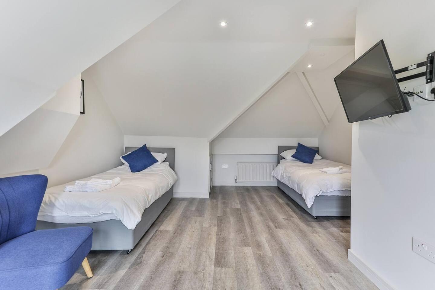Newly Renovated 3 Bed 2 Bath Apartment & Parking Sheffield Bagian luar foto