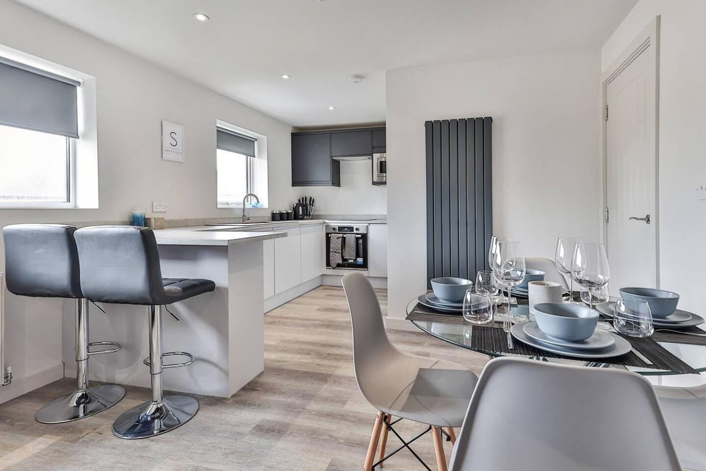 Newly Renovated 3 Bed 2 Bath Apartment & Parking Sheffield Bagian luar foto