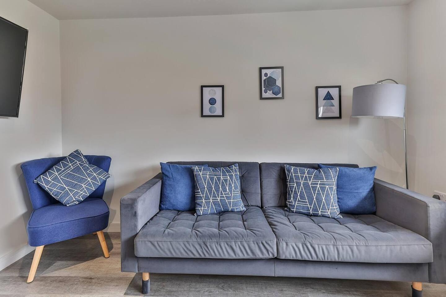 Newly Renovated 3 Bed 2 Bath Apartment & Parking Sheffield Bagian luar foto
