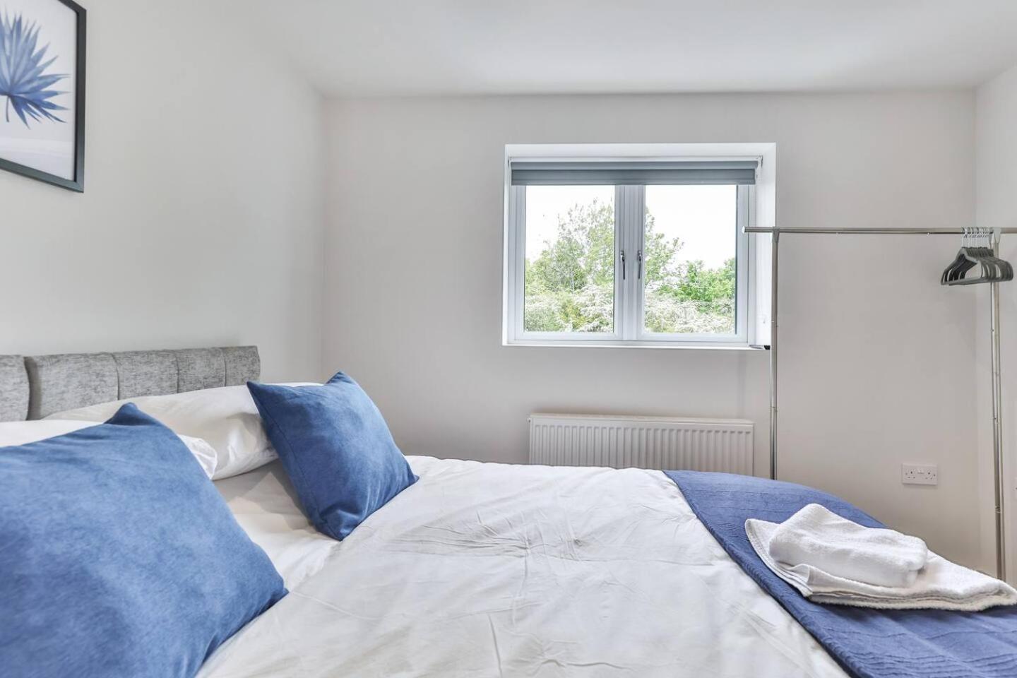 Newly Renovated 3 Bed 2 Bath Apartment & Parking Sheffield Bagian luar foto