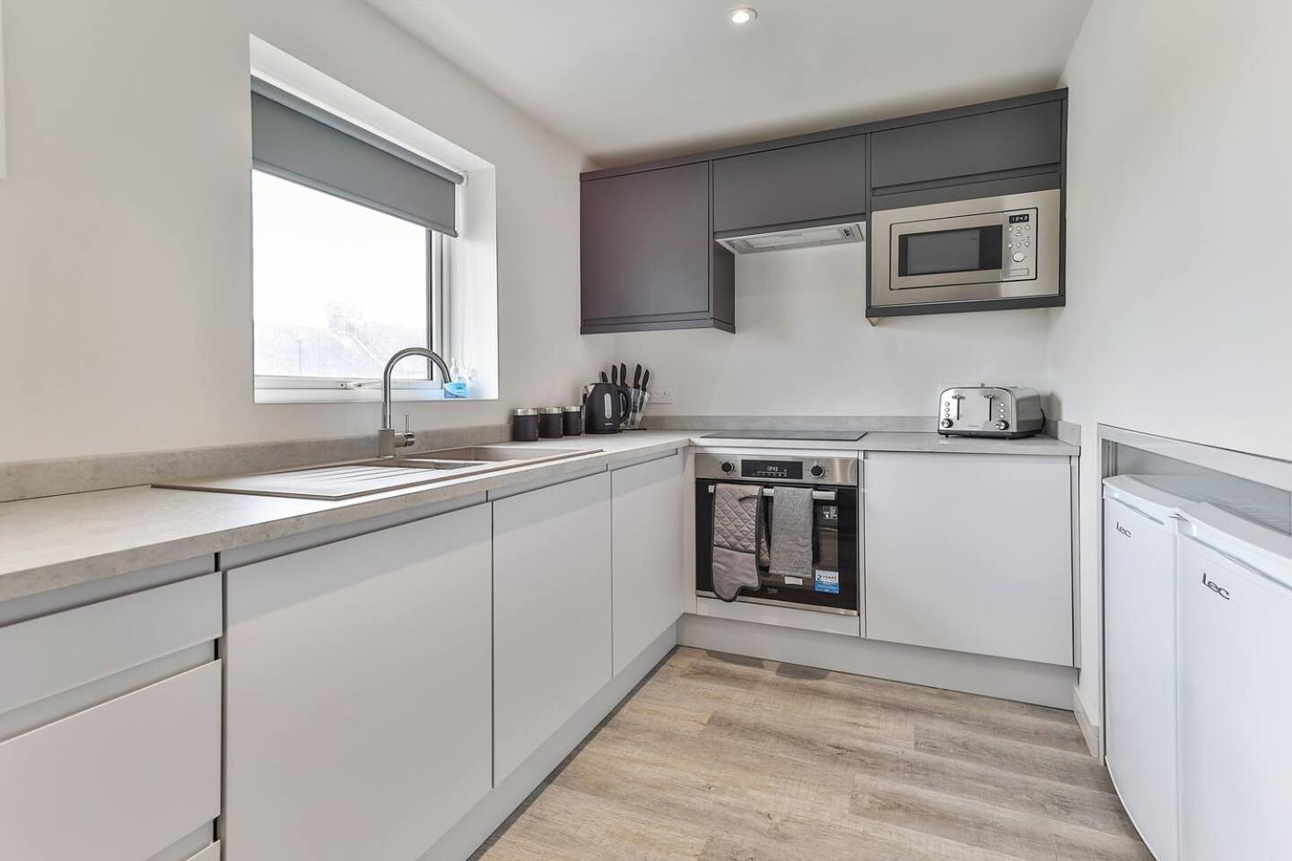 Newly Renovated 3 Bed 2 Bath Apartment & Parking Sheffield Bagian luar foto