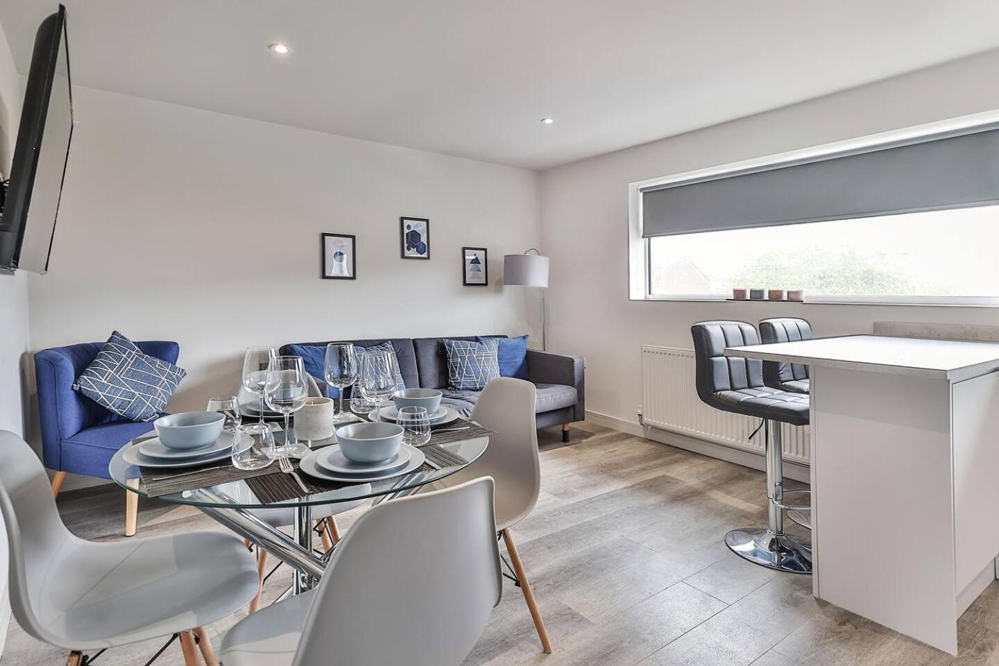 Newly Renovated 3 Bed 2 Bath Apartment & Parking Sheffield Bagian luar foto